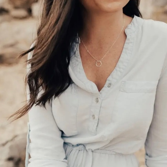 SOLD 𝐒𝐮𝐫𝐫𝐨𝐮𝐧𝐝𝐞𝐝 | 𝐂𝐡𝐫𝐢𝐬𝐭𝐢𝐚𝐧 | 𝐌𝐢𝐧𝐢𝐦𝐚𝐥 𝐉𝐞𝐰𝐞𝐥𝐫𝐲 - Picture 2 of 3